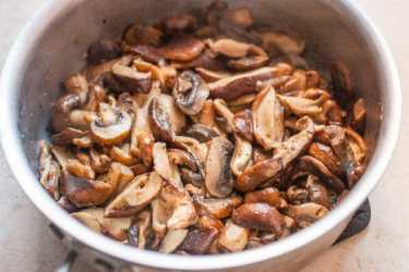 Pasta-Alfredo-Mushrooms-METHOD-2-sauteed-mushrooms-600x400