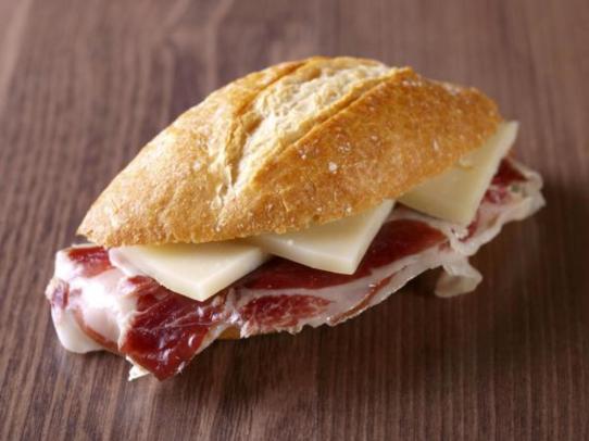 BOCADILLOS DE JAMÓN Y QUESO