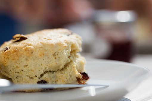 Scone with raisins