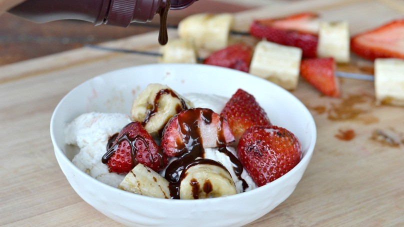 fresas platano asados con helado.png