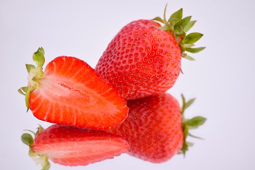 strawberries-3428042__340