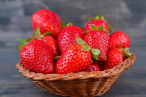strawberries-3429141__340.jpg