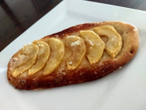 Coca de manzana de Castellón