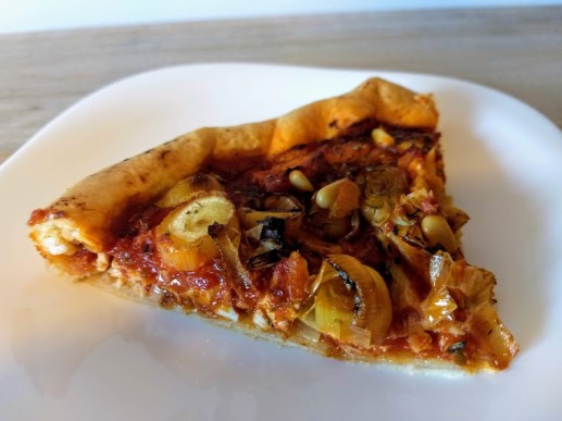 Coca de atún y puerros