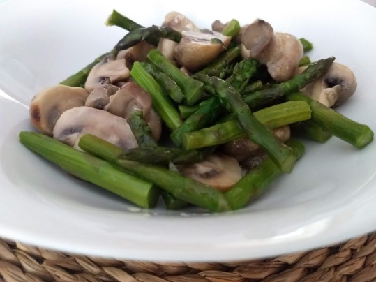 salteado de espárragos trigueros