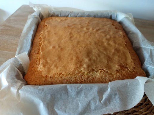 Coca de llanda de limón y yogur