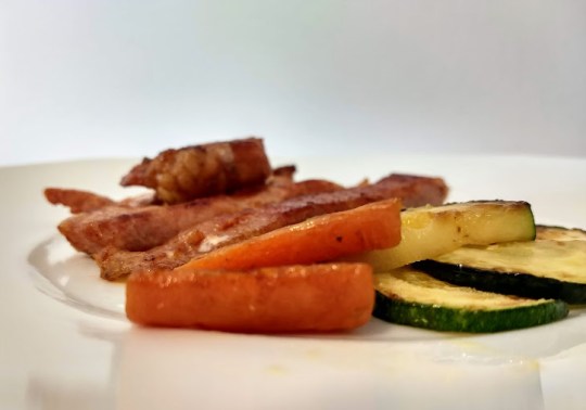 Lomo adobado con verduras