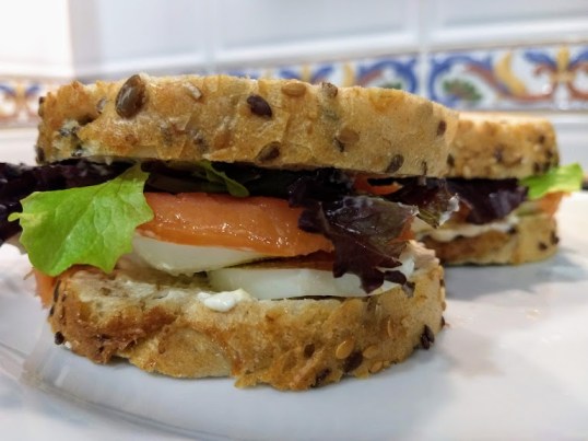 Sándwich salmón cuerpo 1.jpg