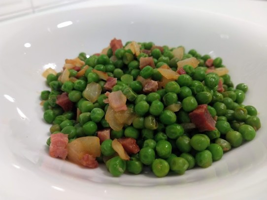 Plato guisantes con jamón
