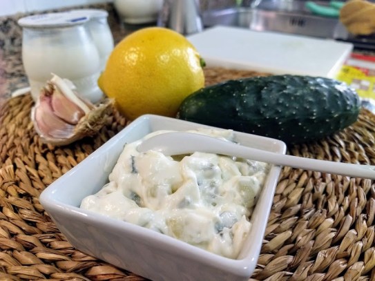 Tzatziki, Salsa griega de pepino y yogur