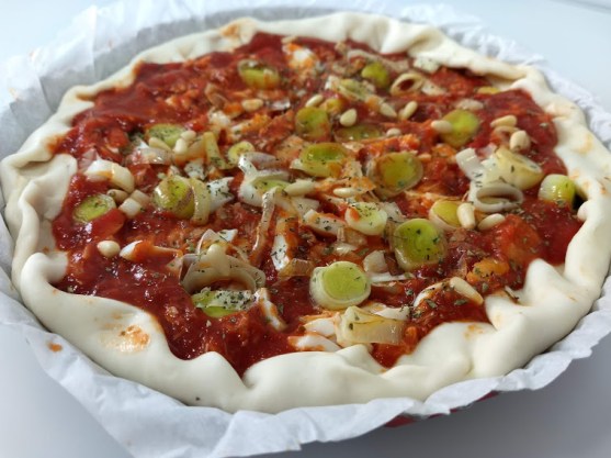 Coca de atún y puerros