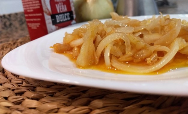 Esgarraet de bacalao, cebolla y pimentón dulce