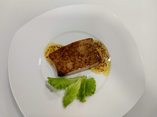 atún a la plancha con salsa de mostaza a la miel