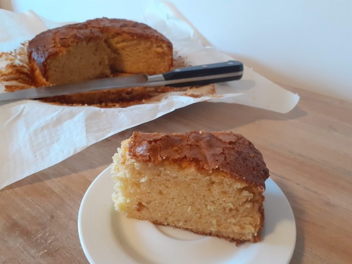 Coca de mandarinas y almendras