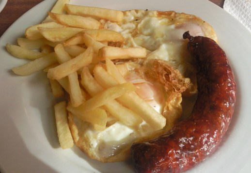 Huevos-fritos-con-longaniza.jpg