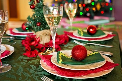 christmas-table-1909796_640.jpg